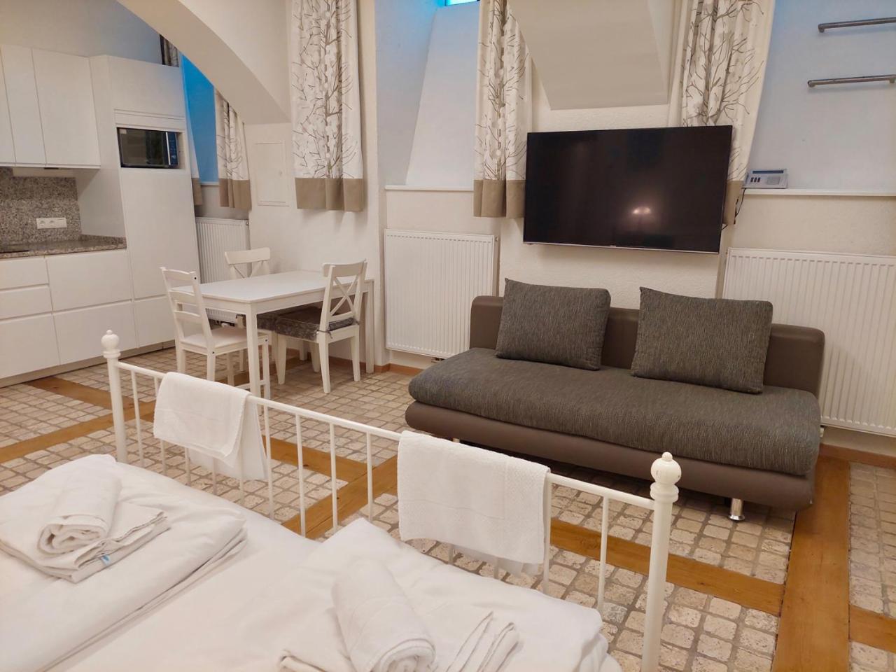 Hotel apartamentowy Modern Near Center