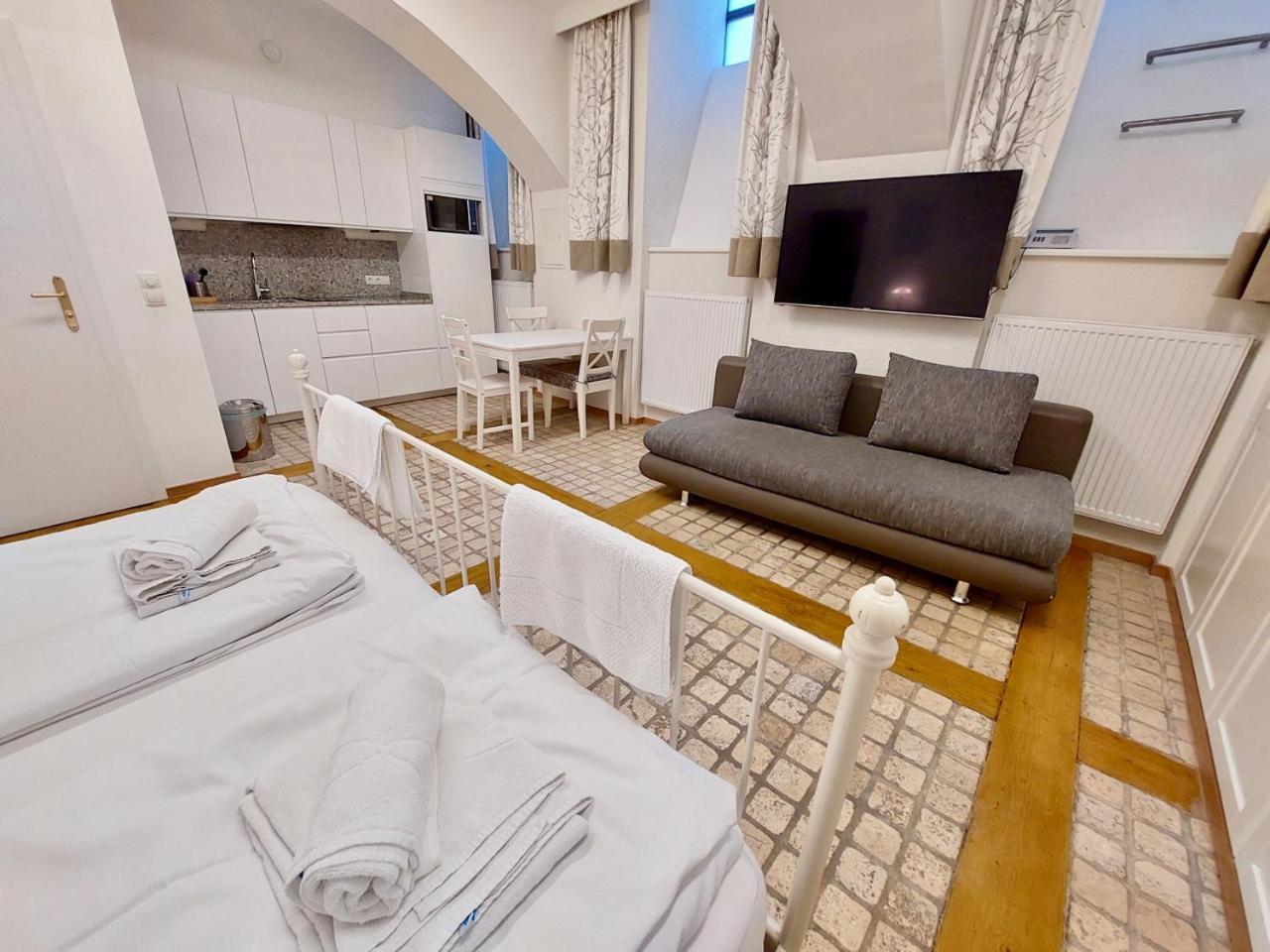 Hotel apartamentowy Modern Near Center Wiedeń